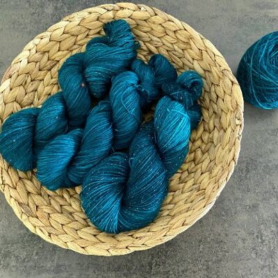 AERIZUSA/ BLUE TURQUOISE, laine teinte à la main, fil teint à la main, différents types de laine