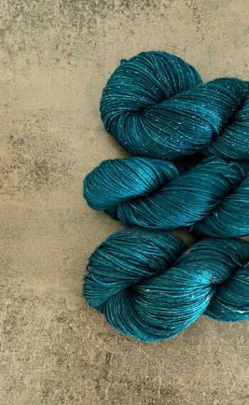 AERIZUSA/ BLUE TURQUOISE, laine teinte à la main, fil teint à la main, différents types de laine 2
