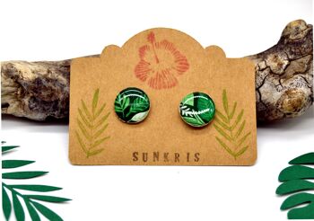 Boucles d'oreilles puces en bois et papier résiné plante feuillage tropical vert émeraude 1
