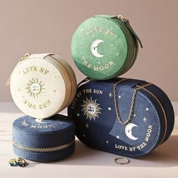 Boîte à bijoux ovale brodée soleil et lune en bleu marine 4