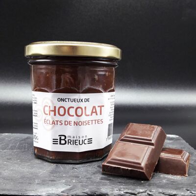 Creamy dark chocolate with hazelnut pieces - 220g