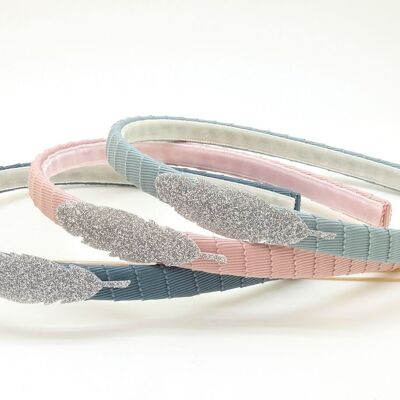 Diadema de plumas con purpurina