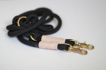 Laisse "cuir-noir" - laisse réglable en 3 positions de 2,5 m de long - avec porte-nom