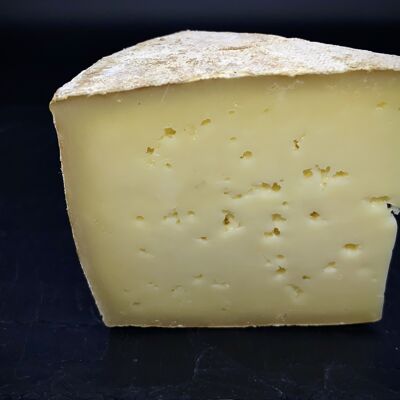 Farmer's tomme from organic cows
