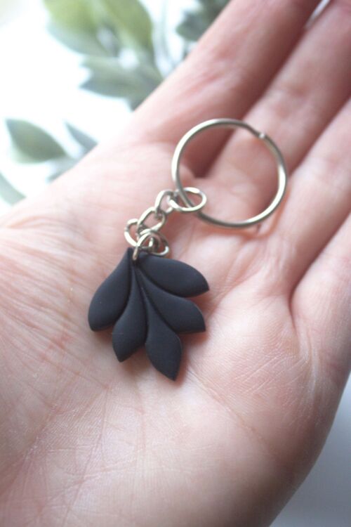 Leaf keyring - black