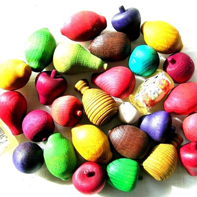 bolas de madera perfumadas y frutas