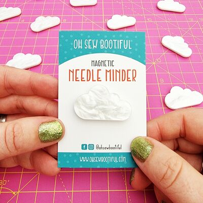 Marbled Cloud Magnetic Needle Minder