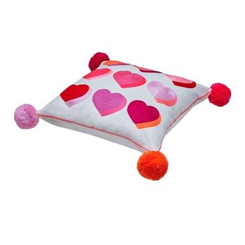 Coussin brodé Letterpop Hearts Roses - par Bombay Duck 3