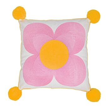 Coussin brodé de fleurs Jemima rose pâle/centre jaune - par Bombay Duck 2