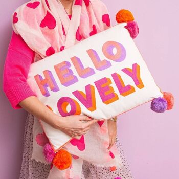 HELLO LOVELY Coussin brodé Roses - par Bombay Duck 1