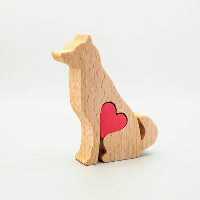 Hundefigur - handgefertigter Shiba Inu aus Holz mit Herz