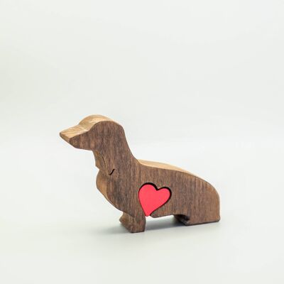 Hundefigur - handgefertigter Dackel aus Holz mit Herz