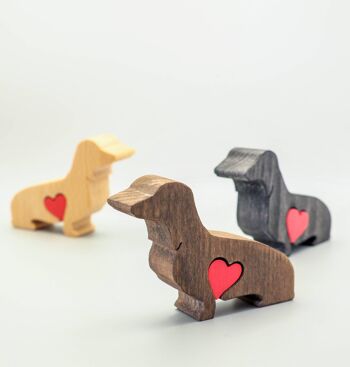 Figurine chien - Teckel en bois fait main avec coeur 4