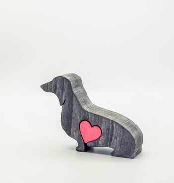 Figurine chien - Teckel en bois fait main avec coeur 2