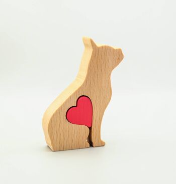 Figurine chien - Bouledogue français en bois fait main avec coeur 4