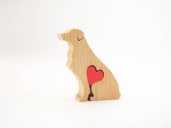Figurine de chien - Golden Retriever en bois fait à la main avec coeur 1