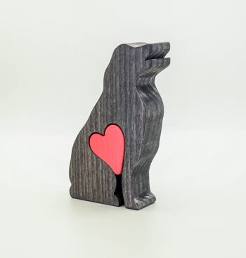 Figurine chien - Labrador en bois fait main avec coeur 1