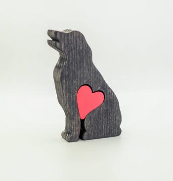Figurine chien - Labrador en bois fait main avec coeur 2