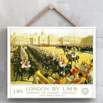 P0124 - London Trooping The Color Lms Original National Railway Poster en una placa de decoración vintage