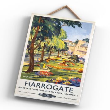 P0426 - Affiche originale des chemins de fer nationaux de Harrogate Gardens sur une plaque décor vintage 4