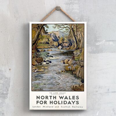 P0665 - The Lledr Valley North Wales Original National Railway Poster en una placa de decoración vintage