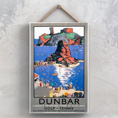 P0847 - Dunbar Swimming Poster originale della National Railway su una targa con decorazioni vintage