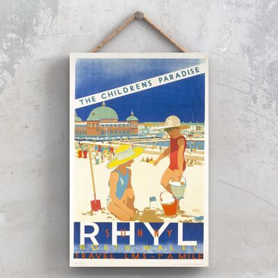 P1070 - Rhyl Childrens Paradise Original National Railway Poster en una placa de decoración vintage