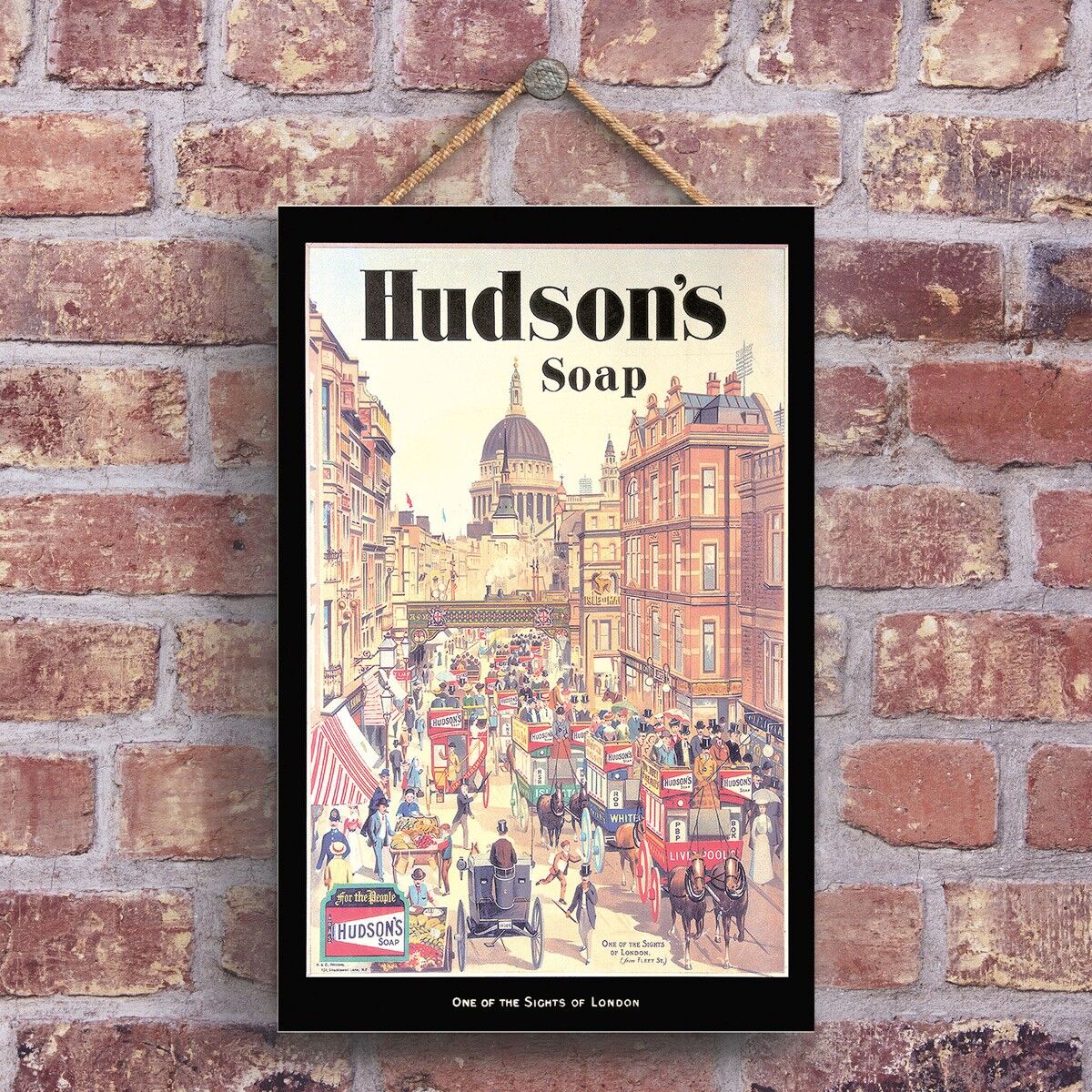 P1220 - Una classica pubblicità vintage in stile retrò di Hudson's Soap su una targa di legno