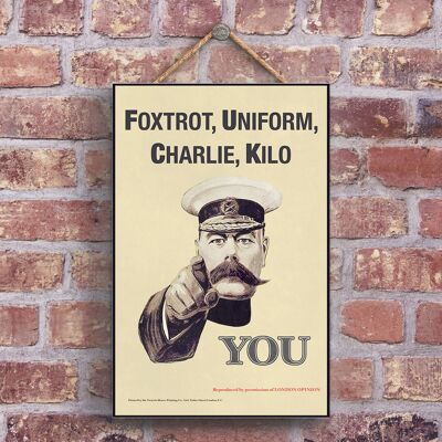 P1233 - Un uniforme comique classique de Foxtrot Charlie Kilo You Style rétro Publicité vintage sur une plaque en bois
