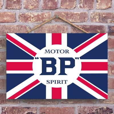 P1251 – Eine klassische Werbung im Retro-Stil von Bp Spirit Union Jack auf einer Holztafel