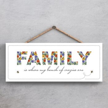 P1364 - Family Is Where My Bunch Of Crazies Are Spring Meadow Plaque à suspendre en bois 1