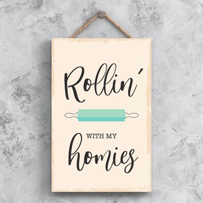 P1498 – Rollin' With My Homies Minimalistische Illustration zum Thema Küche auf einer hängenden Holztafel