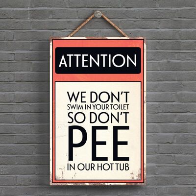 P1507 - Cartel tipográfico Atención Don't Pee impreso en una placa colgante de madera