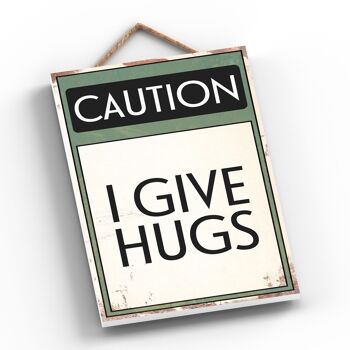 P1532 - Caution I Give Hugs Typography Sign Imprimé sur une plaque à suspendre en bois 2