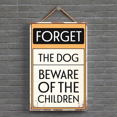 P1548 - Forget The Dog Typography Sign Imprimé sur une plaque à suspendre en bois