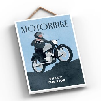 P1553 - Illustration de moto faisant partie de notre thème sportif imprimée sur une plaque à suspendre en bois 2