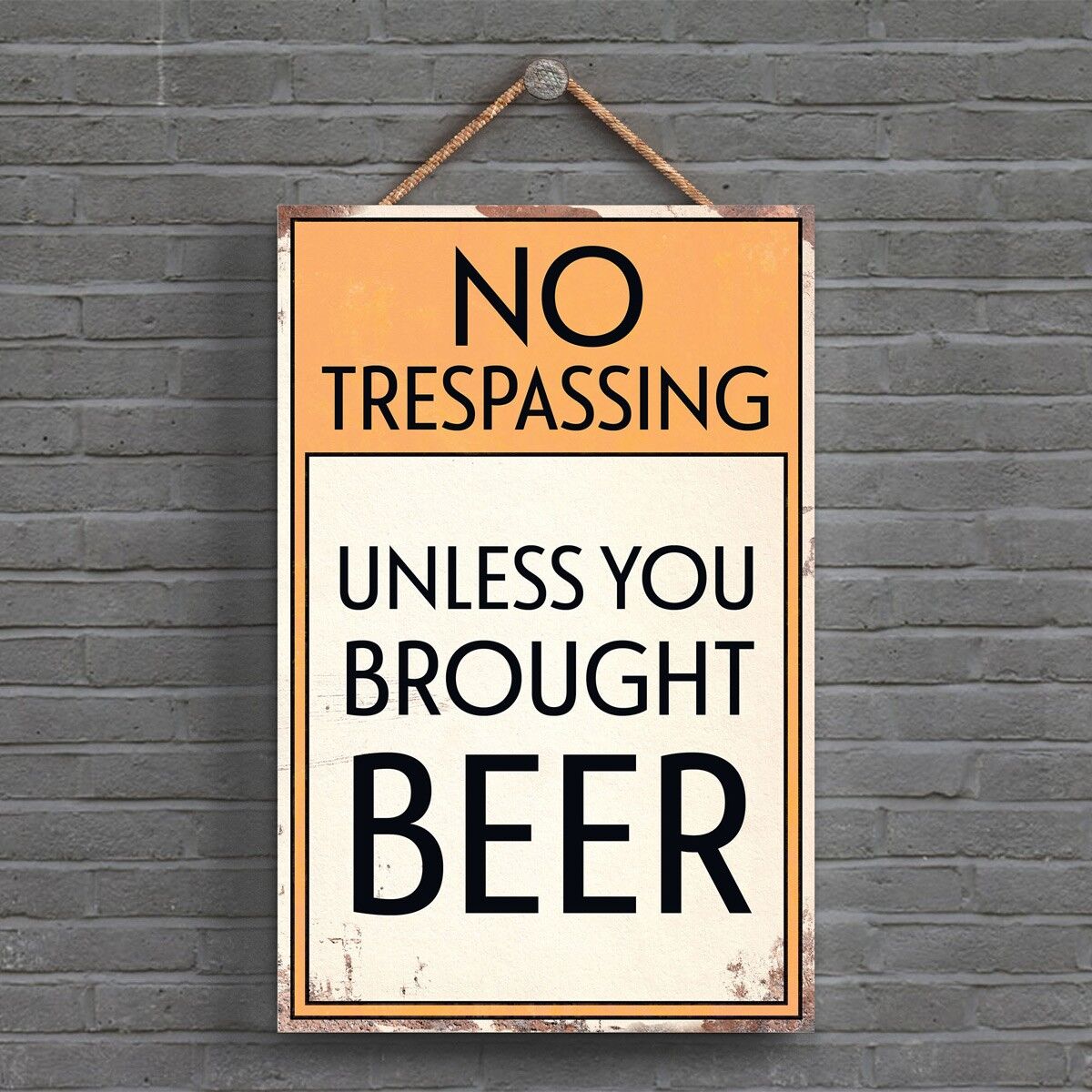 P1562 - Vietato sconfinare a meno che tu non abbia portato il cartello tipografico della birra stampato su una targa di legno appesa