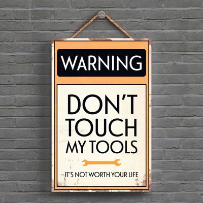 P1588 - Avertissement Don't Touch My Tools Typography Sign Imprimé sur une plaque à suspendre en bois