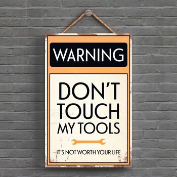 P1588 - Avertissement Don't Touch My Tools Typography Sign Imprimé sur une plaque à suspendre en bois 1
