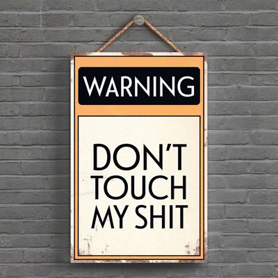 P1589 - Señal tipográfica de advertencia Don't Touch My Shit impresa en una placa colgante de madera
