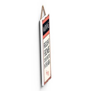 P1590 - Panneau de typographie d'avertissement de bombes F fréquentes imprimé sur une plaque à suspendre en bois 3