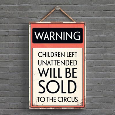 P1611 – Warnung „Unbeaufsichtigte Kinder werden an den Zirkus verkauft“ Typografieschild, gedruckt auf einer hölzernen Hängeplakette
