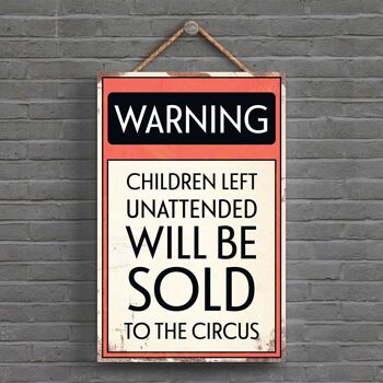 P1611 - Avertissement Les enfants sans surveillance seront vendus au signe de typographie du cirque imprimé sur une plaque suspendue en bois 1