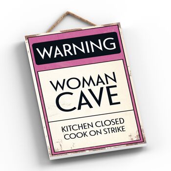 P1612 - Avertissement Woman Cave Typography Sign Imprimé sur une plaque à suspendre en bois 2