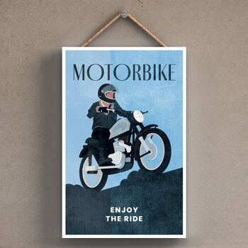 P1797 - Illustration de moto faisant partie de notre thème sportif imprimée sur une plaque à suspendre en bois 1