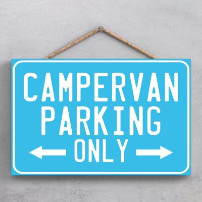 P1874 – Campervan Parking Only Blaue Holztafel zum Aufhängen