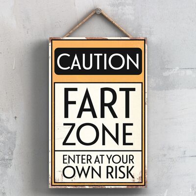 P2023 - Señal tipográfica Precaution Fart Zone impresa en una placa colgante de madera