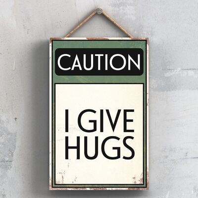 P2025 - Caution I Give Hugs Typography Sign Imprimé sur une plaque à suspendre en bois