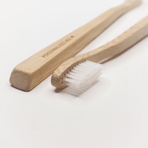 [DÉSTOCKAGE] Brosse à dents adulte en bambou - PERSONNALISABLE