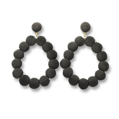 Orecchini ovali con sfera intrecciata nera